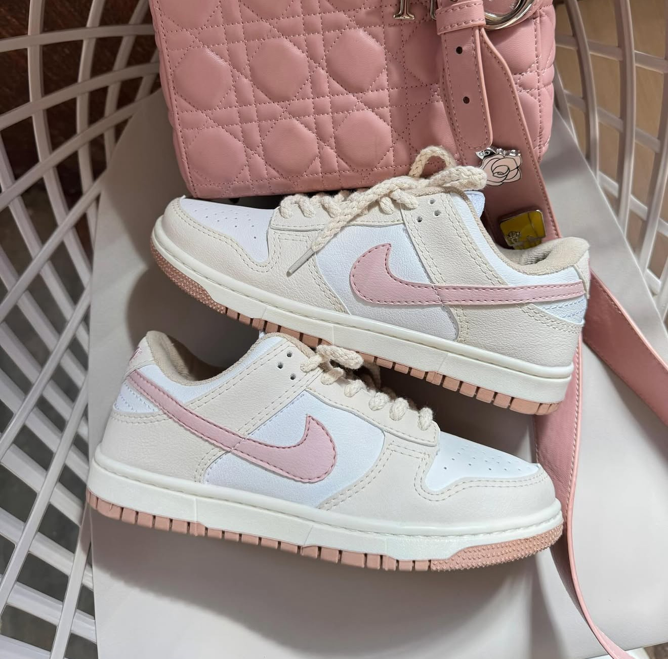 Dunk Sb bege/branco/rosa